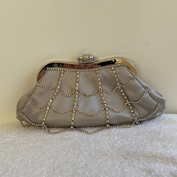 💋SOLD💋 Elegant Satin Clutch with crystals - Picture 2 of 14